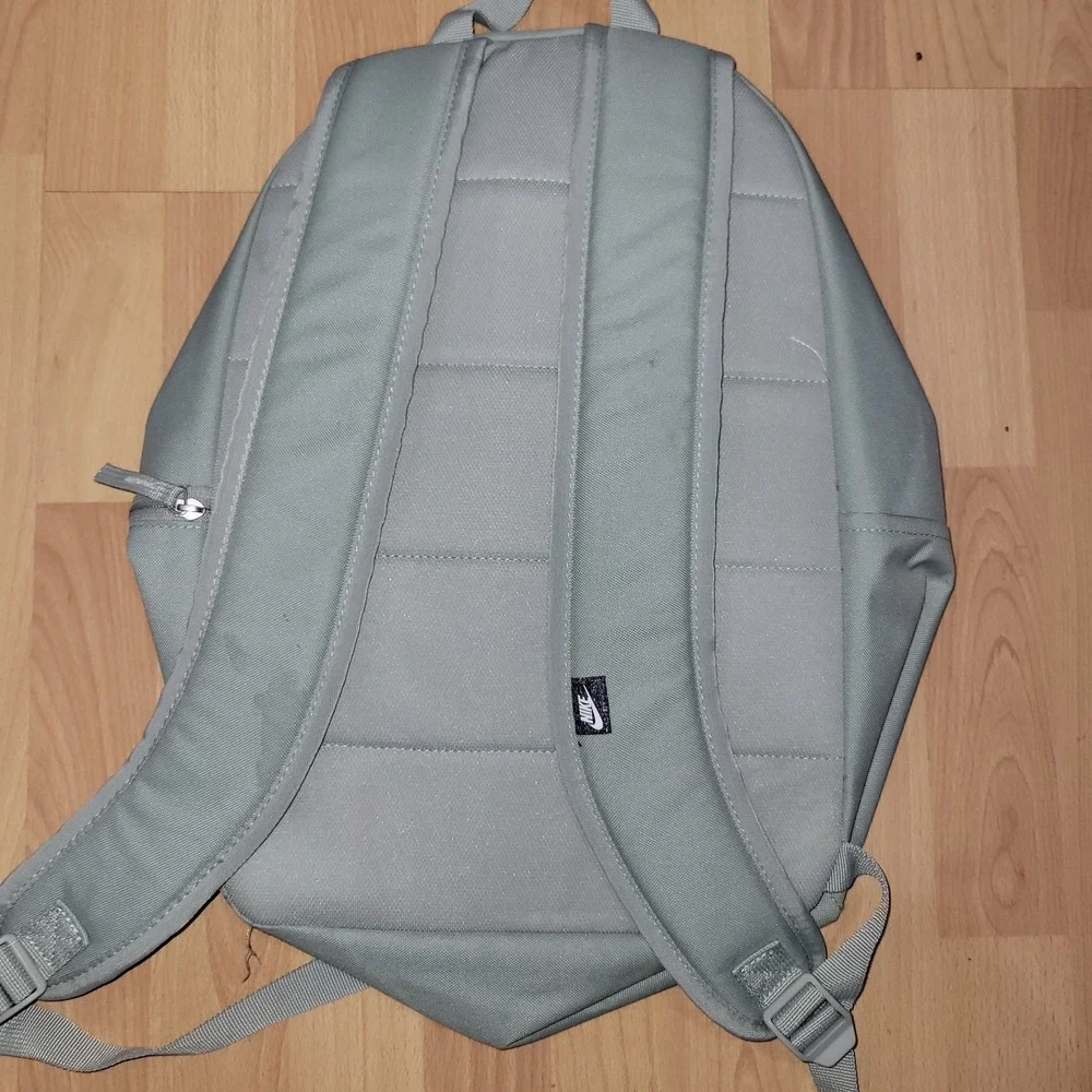 Nike Heritage Backpack Padded Adjustable Straps Laptop Sleeve Sage Green